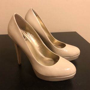 Nude Guess Pumps